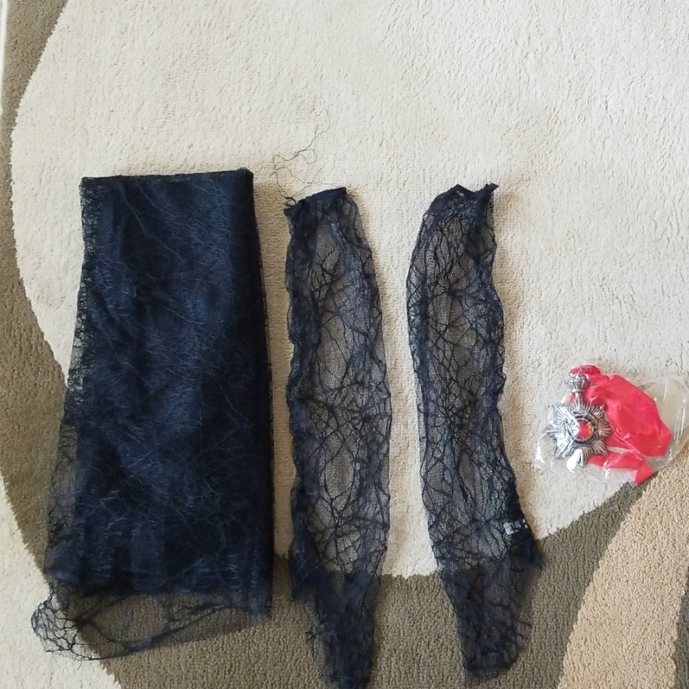 Costume - Picture 3 of 3